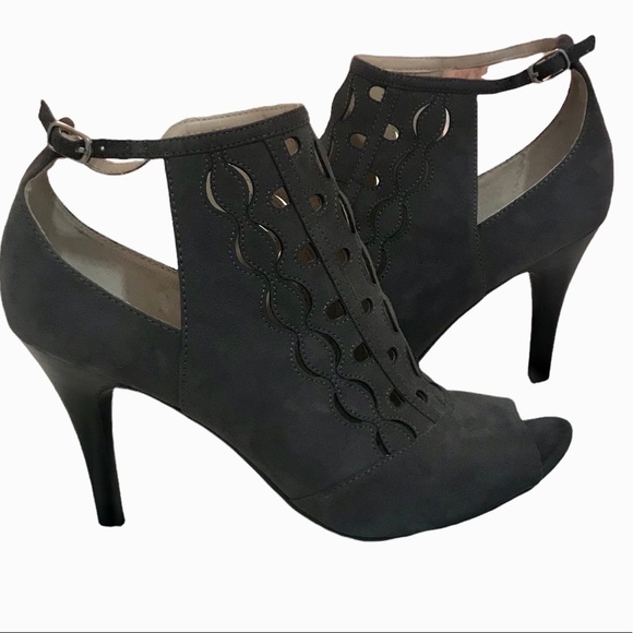 Adrienne Vittadini Shoes - Adrienne vittadini gray sueded laser cut-Out open-Toe stiletto sandal size 9